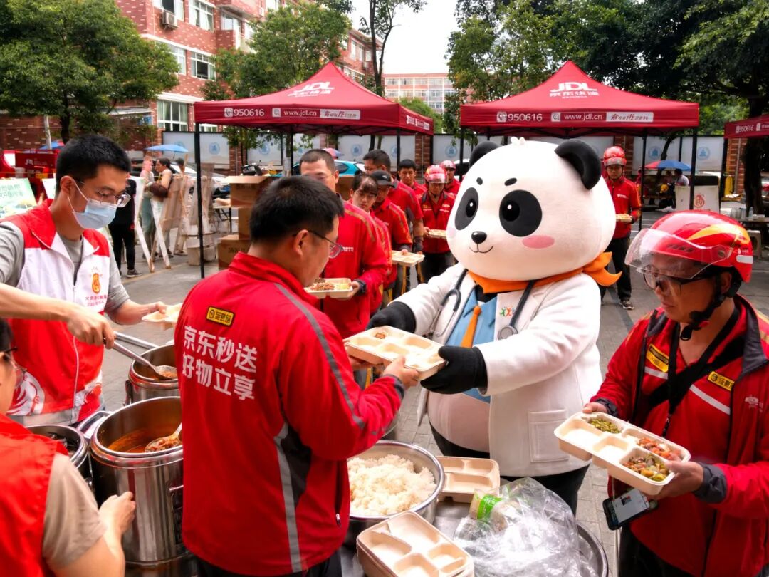 暖心送餐慰奔波｜西南1+工会驿站关爱新就业群体公益送餐活动温情落幕
