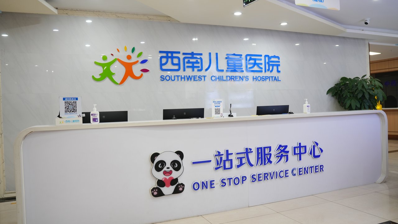 别急着训孩子儿：大运动落后可能是发育信号｜家长指南