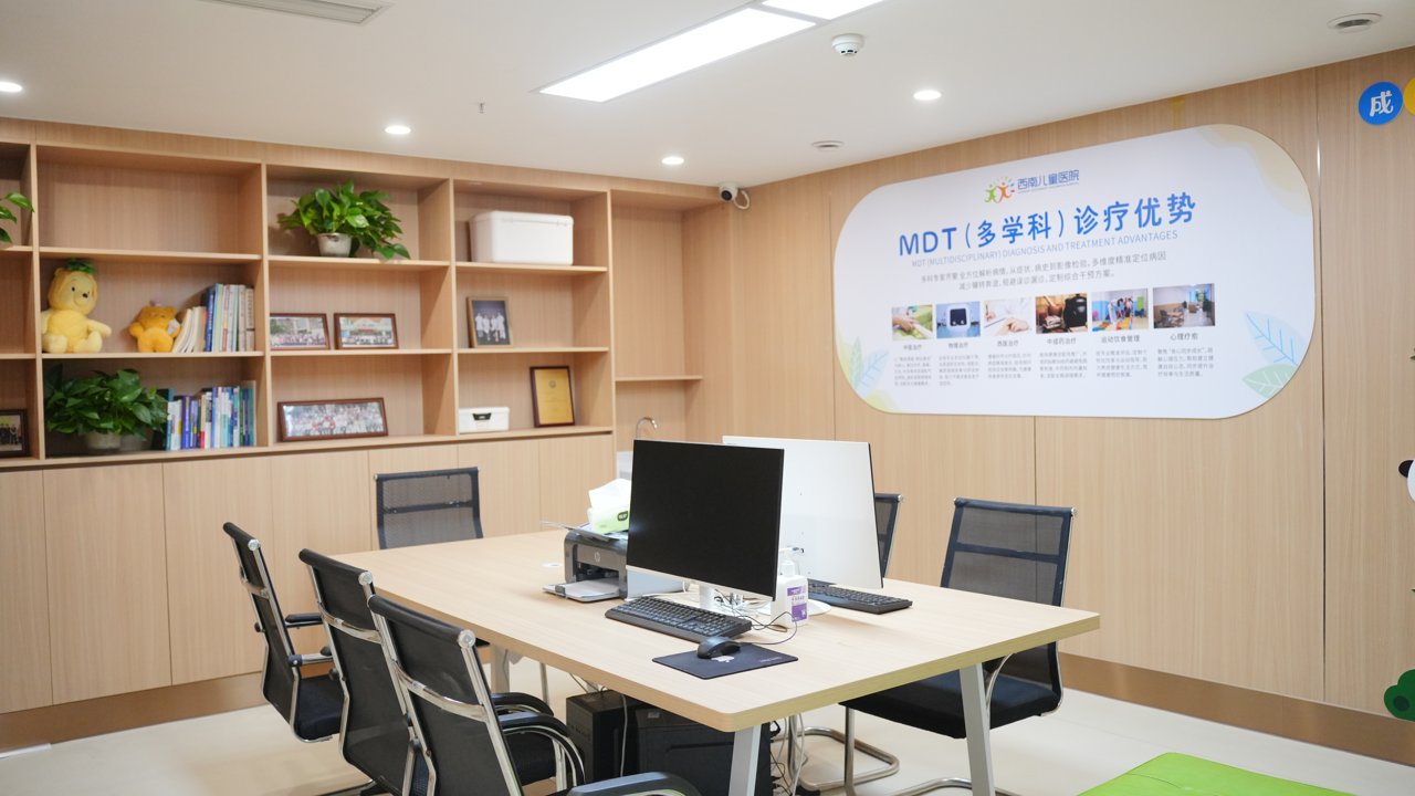 开学前最后窗口：四川成都娃儿频繁眨眼要不要先评估？